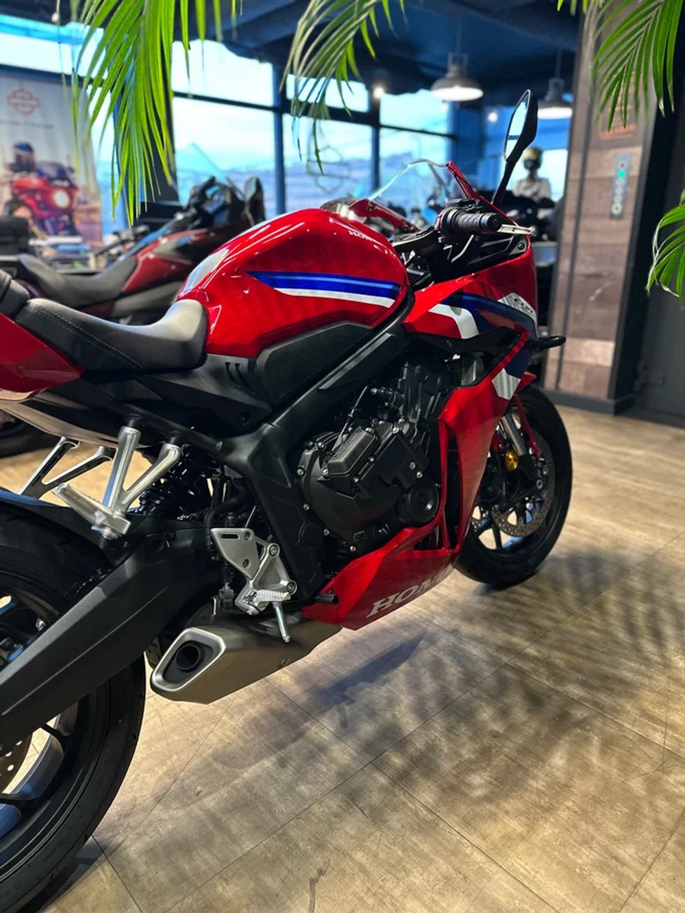 Honda CBR 650R, 2025 red