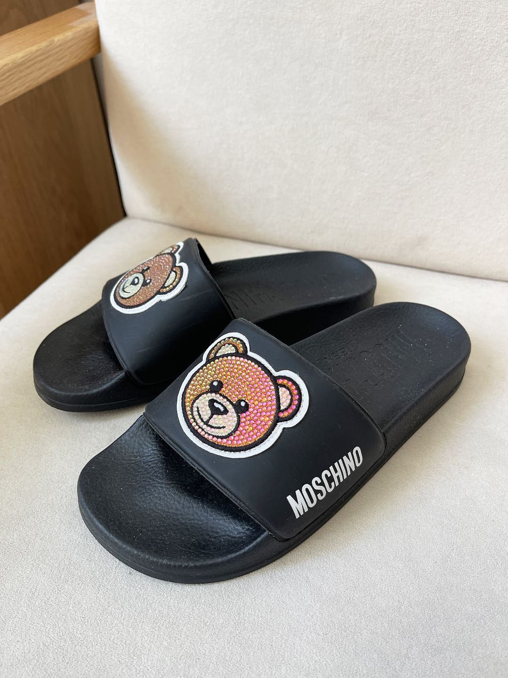 Новые шлепанцы Moschino, 36