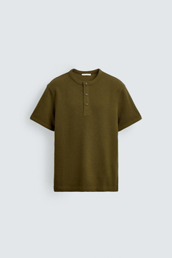 ZARA ФУТБОЛКА ИЗ РЕЛЬЕФНОЙ ТКАНИ С ВОРОТНИКОМ НА ПУГОВИЦАХ, ХАКИ