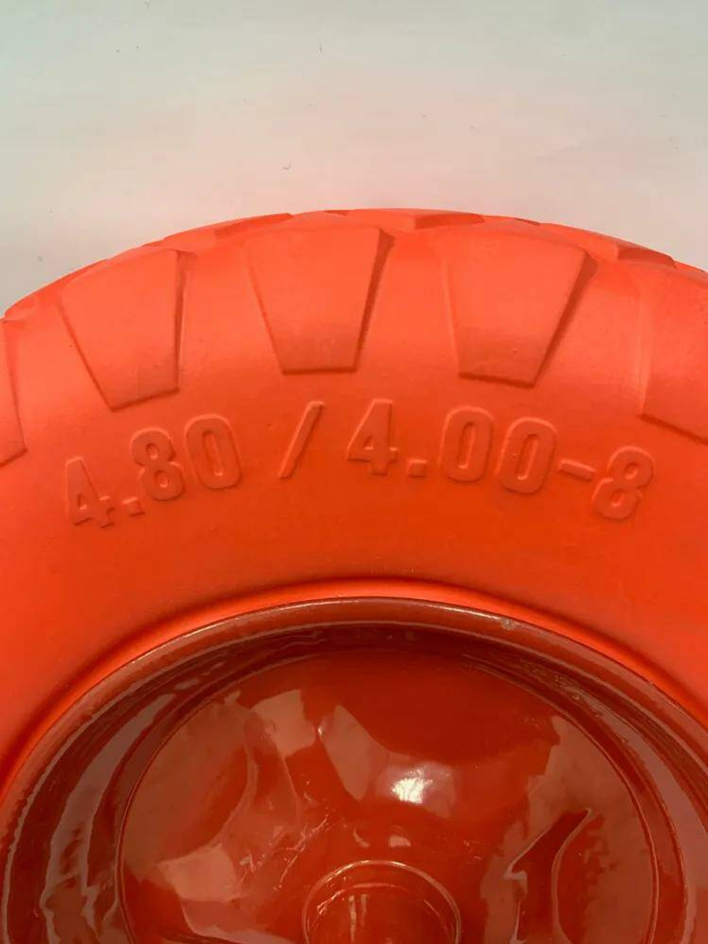 Колесо литое для садовой тачки 4.80/4.00-8