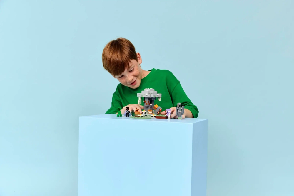 Конструктор LEGO Minecraft 21586 The Pale Garden