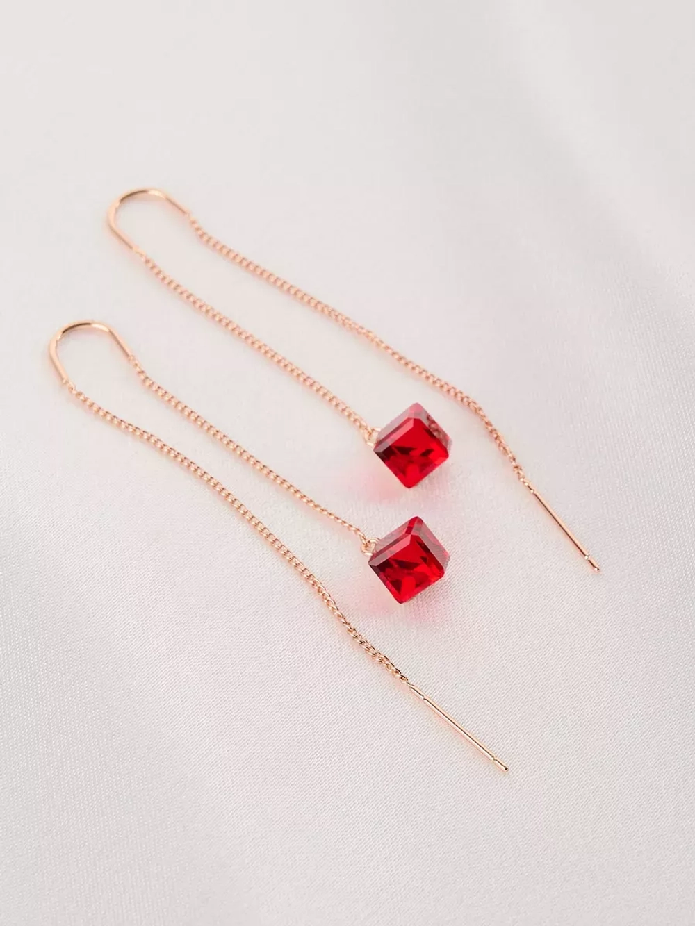 Серьги-протяжки Миражи с красными кубиками Swarovski