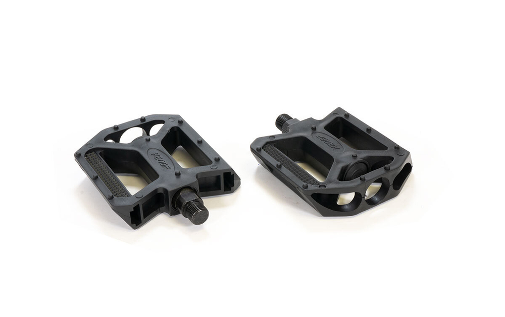 Педали TRIX PLATFORM пластиковые, 110x105мм, резьба 9/16", с шипами, черные