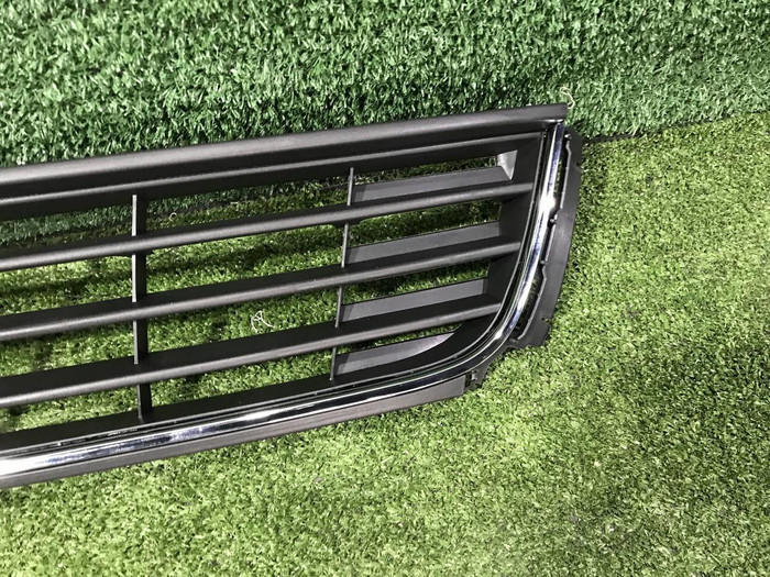 Решетка переднего бампера VW Polo Sedan (2010-2015) SAT