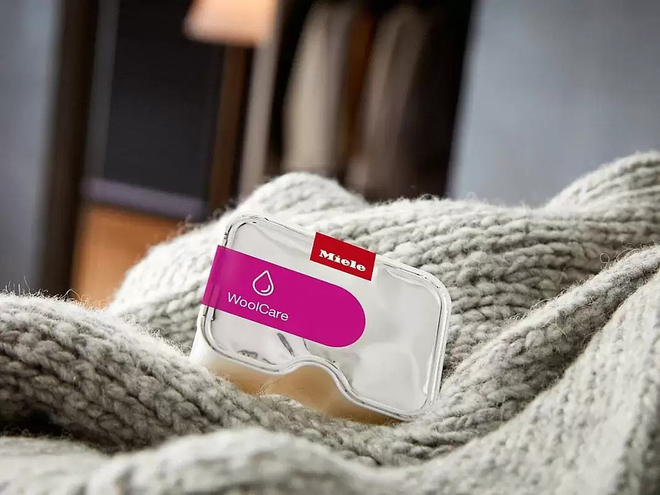 Средство для стирки деликатных тканей и изделий из шерсти Miele WoolCare Caps