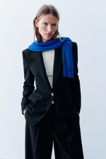 ПРИТАЛЕННЫЙ БЛЕЙЗЕР С ПОДПЛЕЧНИКАМИ — ZARA