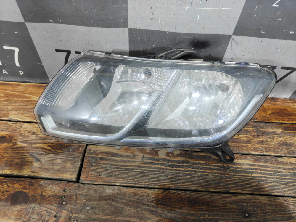 Фара левая Renault Logan 2 12-18 Б/У Оригинал 260609450R