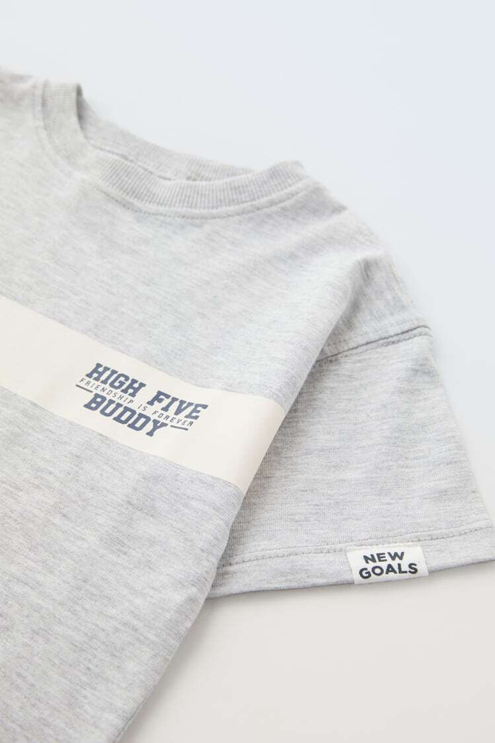 ZARA ФУТБОЛКА С НАШИВКАМИ, СЕРЫЙ С МЕЛАНЖЕВЫМ ЭФФЕКТОМ