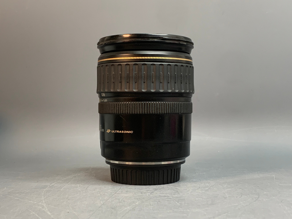 Canon EF 28-135mm 3.5-5.6 IS USM микроцарапинки, внутри пыль
