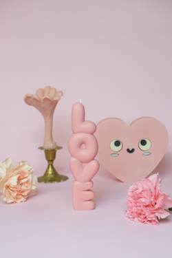 Свеча "Love" розовая