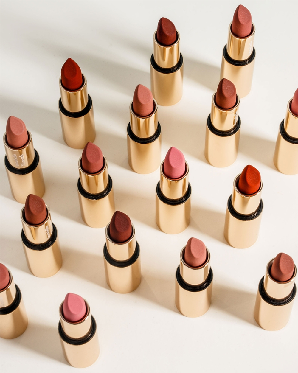 Annabelle Minerals Sheer Lipstick Refill - Увлажняющая блестящая помада для губ оттенок Dragon Fruit, 3 g