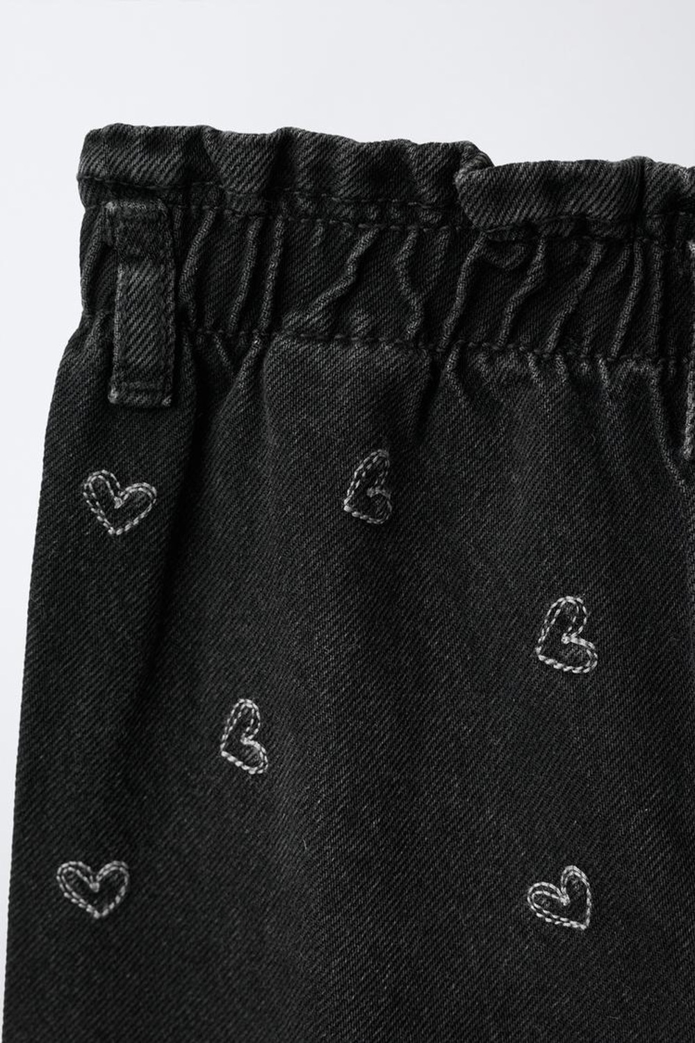 ZARA ДЖИНСЫ BAGGY PAPERBAG С ВЫШИВКОЙ В ВИДЕ СЕРДЕЦ, ЧЕРНЫЙ