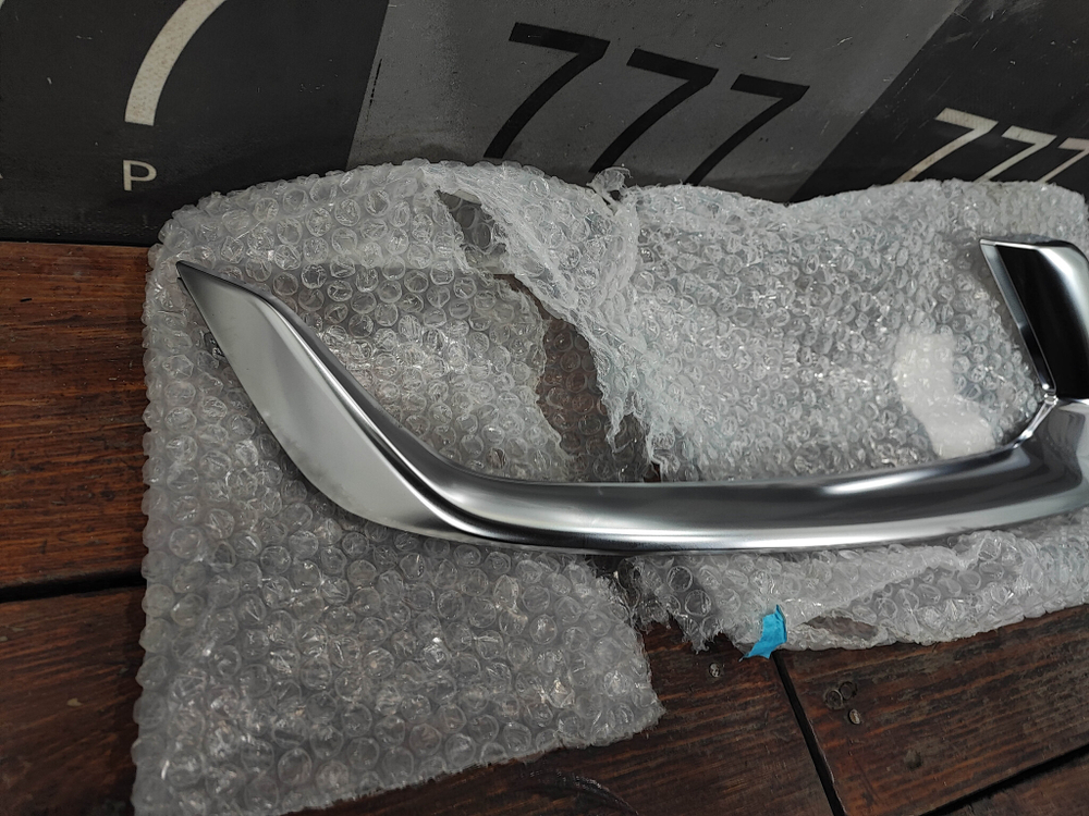 Молдинг фары правой Geely Coolray 19-24 Новый Оригинал 6013024500