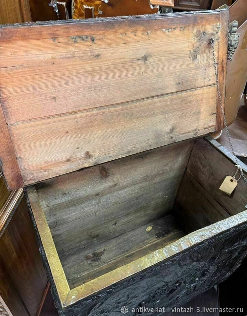 Старинный сундук