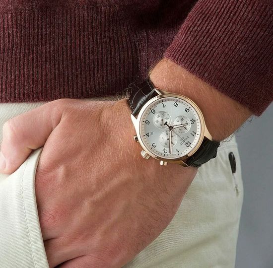 Мужские часы с хронографом Tissot T116.617.36.037.00 на руке