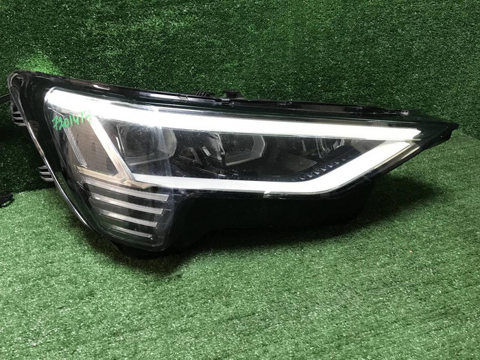 Фара правая Audi E-tron (2018-2023) LED