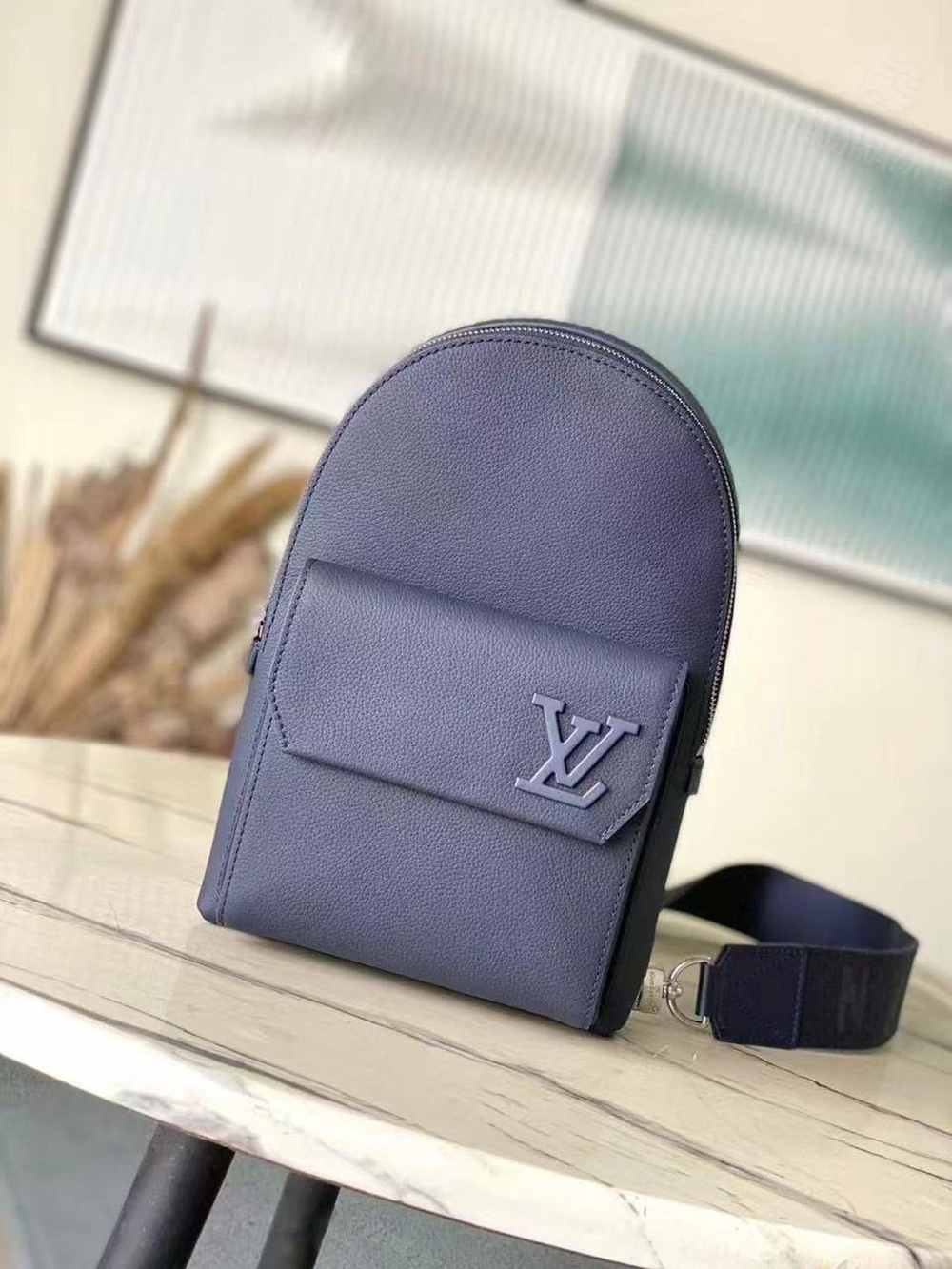 Нагрудная сумка-слинг Louis Vuitton