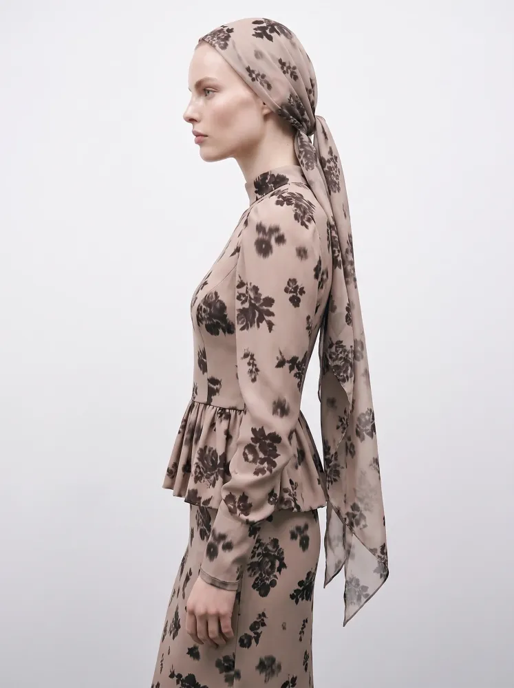 Летиция (Letecia), Косынка из бежевого шифона с шоколадными цветами
