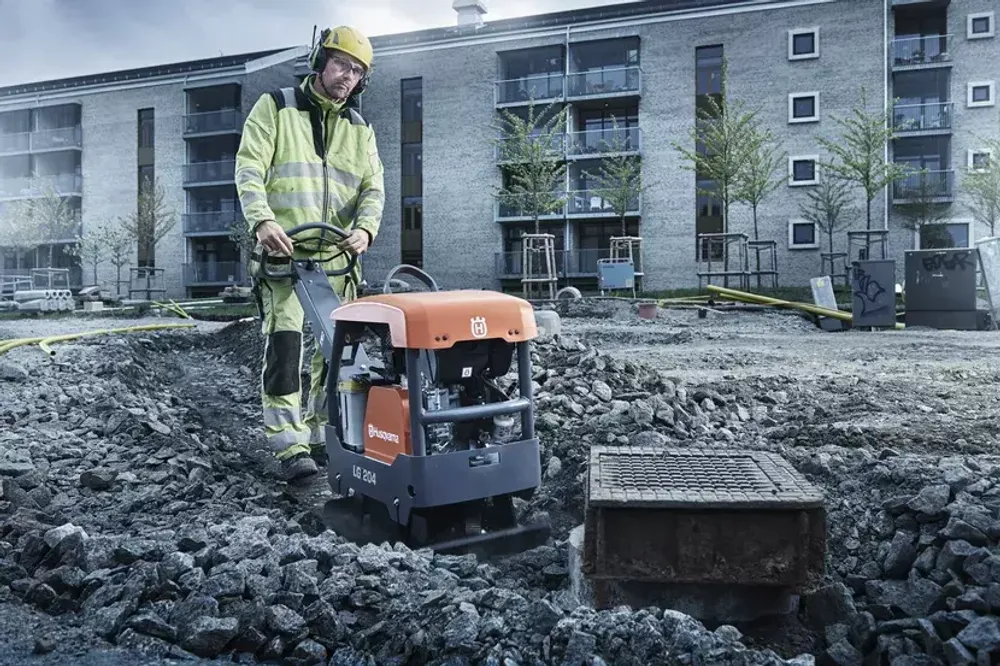 Реверсивная виброплита Husqvarna LG 204 D - дизельная [225 кг / 36 кН / Hatz 1B20]