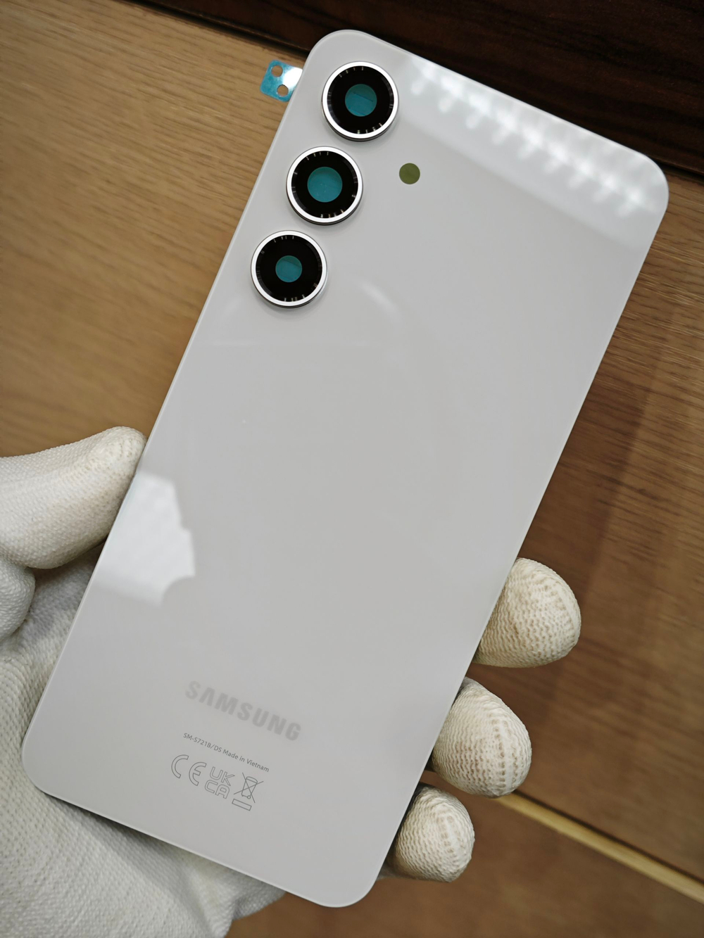 Задняя крышка ПРЕМИУМ для Samsung S24 FE S721B ( заднее стекло ) Цвет: Светло - Зелёный / Mint