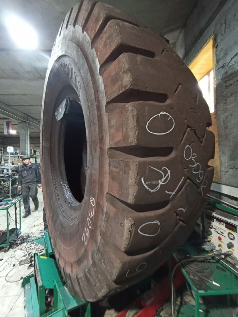33.00R51 Bridgestone VRDP шина б/у