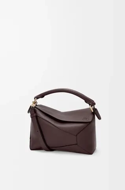 Loewe Маленькая сумка Puzzle Edge из мягкой зернистой телячьей кожи, темно-каштановый