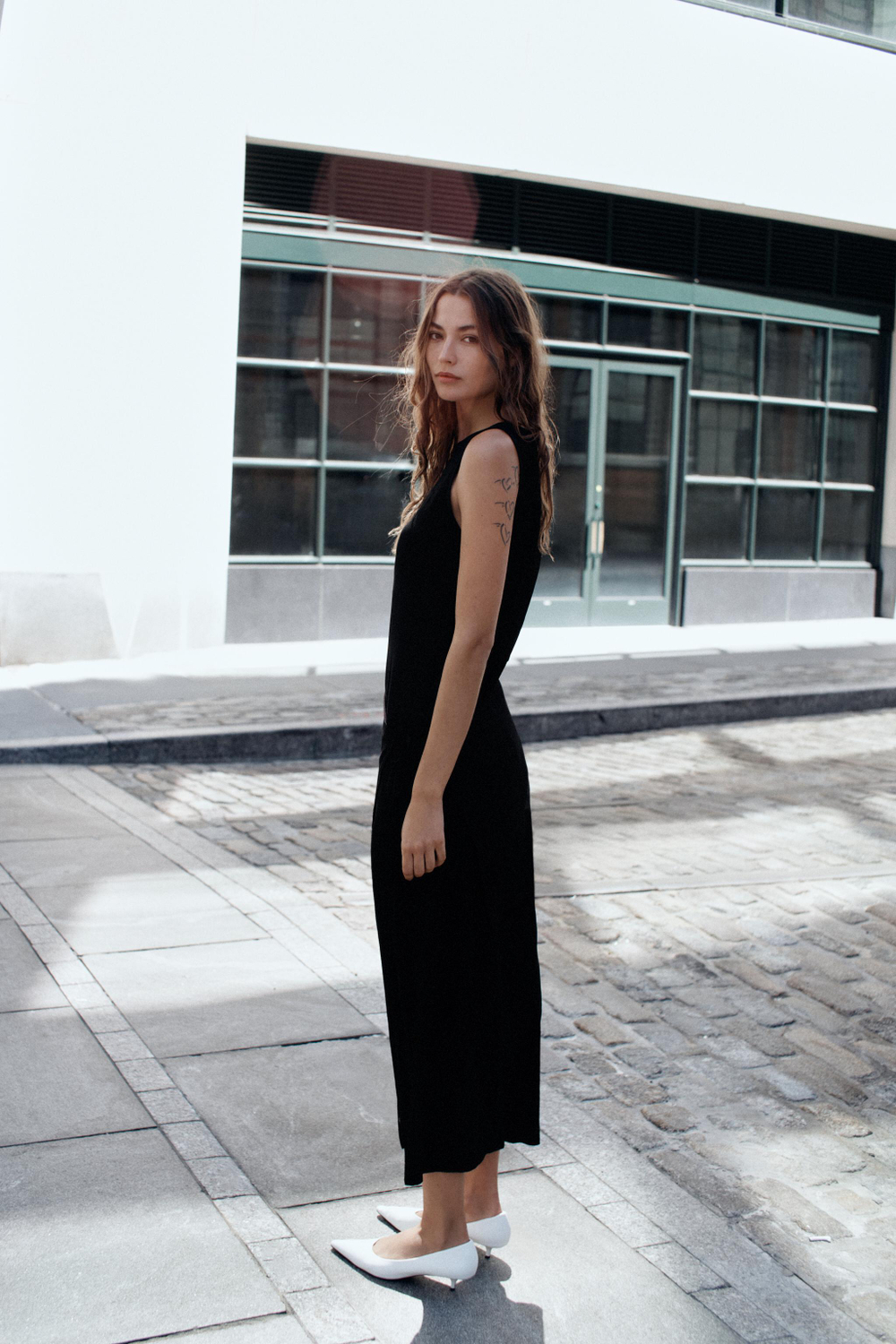 ПЛАТЬЕ БЕЗ РУКАВОВ С КУШАКОМ — ZARA