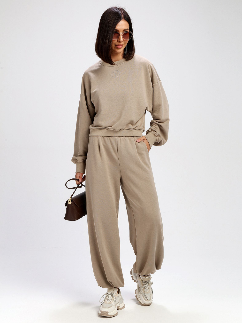 Костюм oversize в стиле спорт шик, зеленовато-бежевый