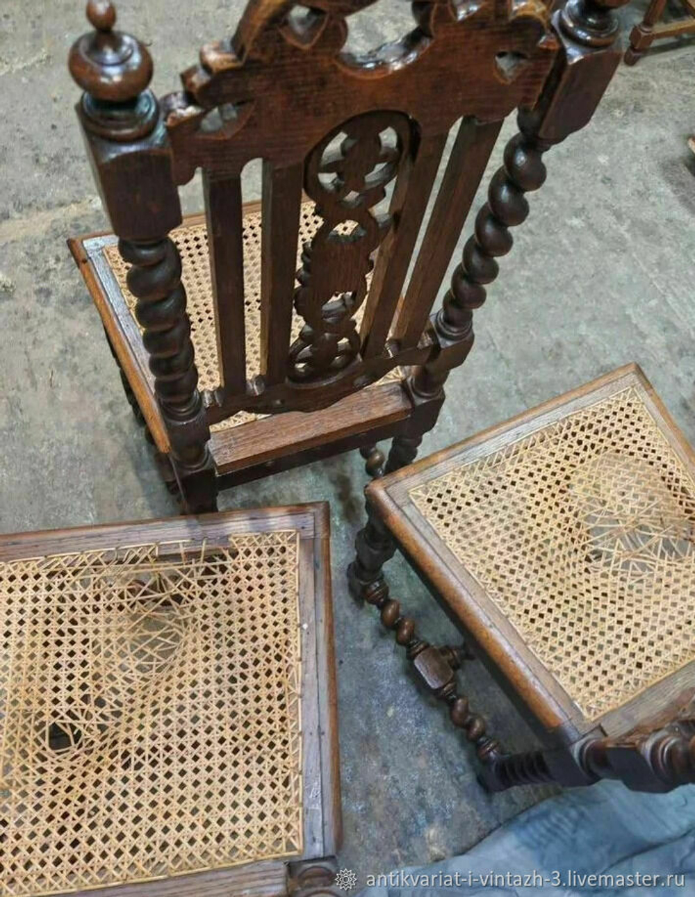 Старинные стулья с ротангом 3 шт