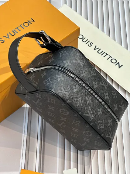 Несессер Louis Vuitton Locker Dopp Kit