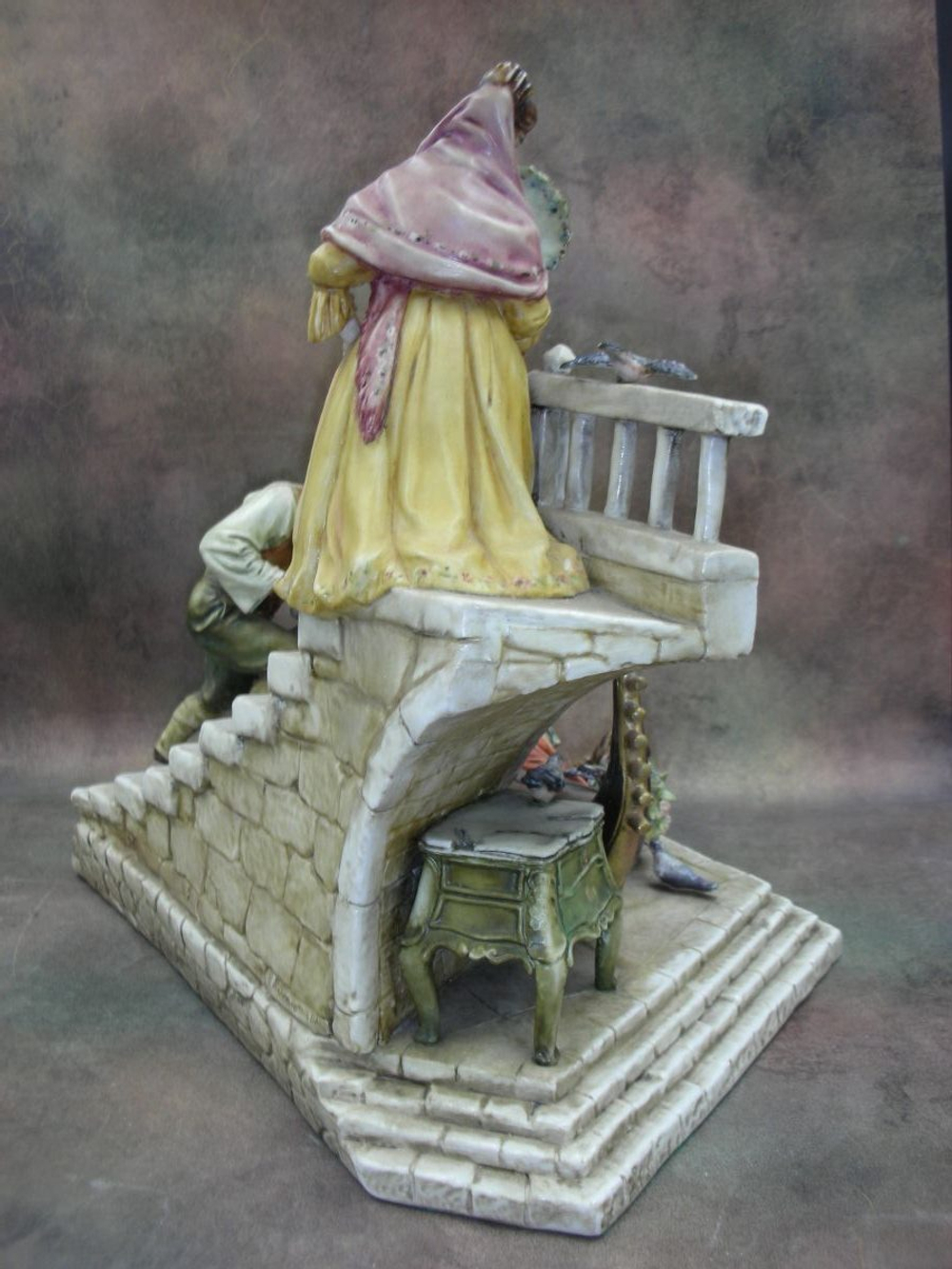 Статуэтка. Фарфор. Запретный плод. Capodimonte. Италия