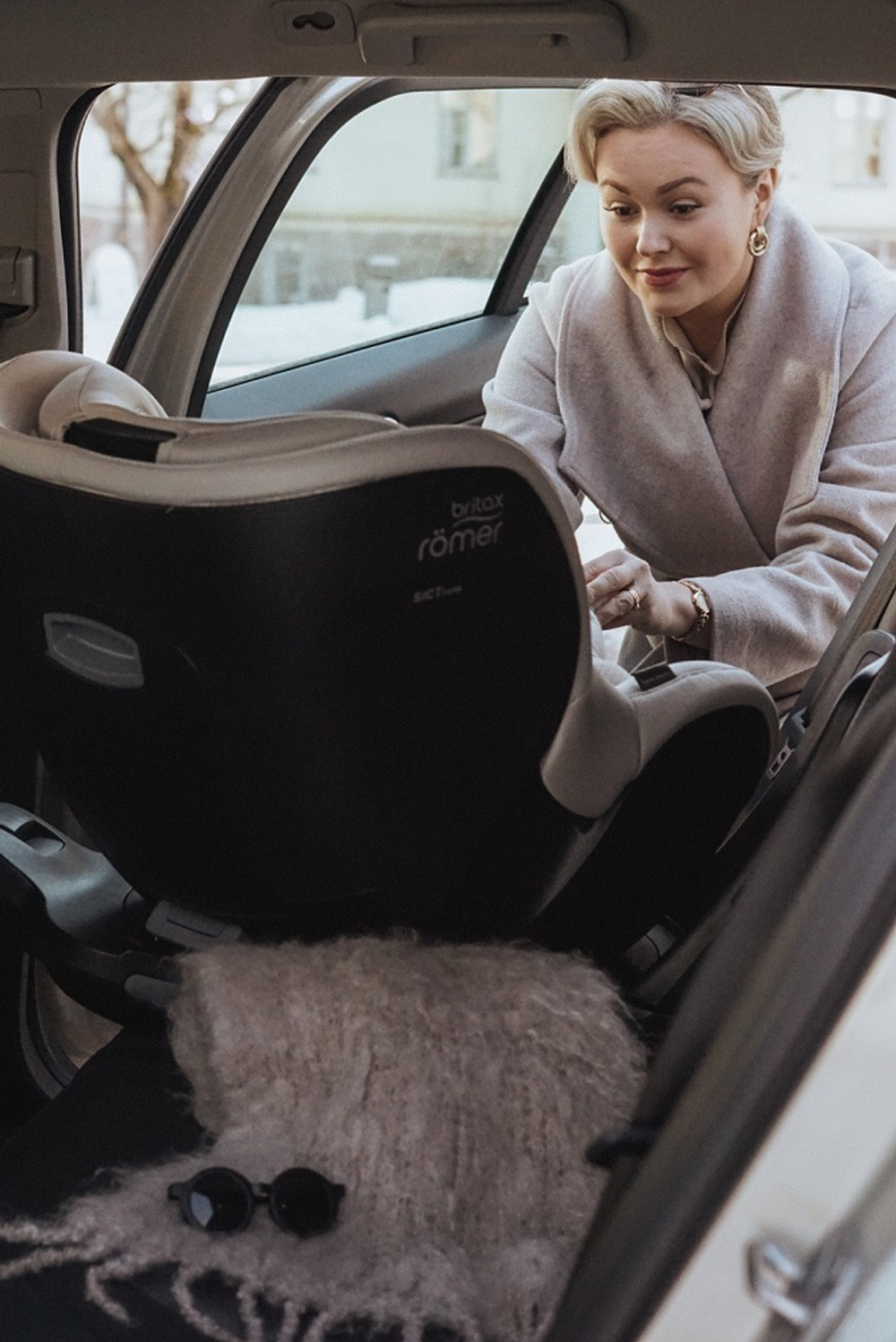 Автокресло 0+/1 Britax Roemer DUALFIX 5Z LUX Soft Taupe