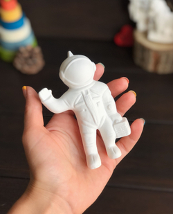 Елочная игрушка Космонавт с чемоданом фигурка для росписи