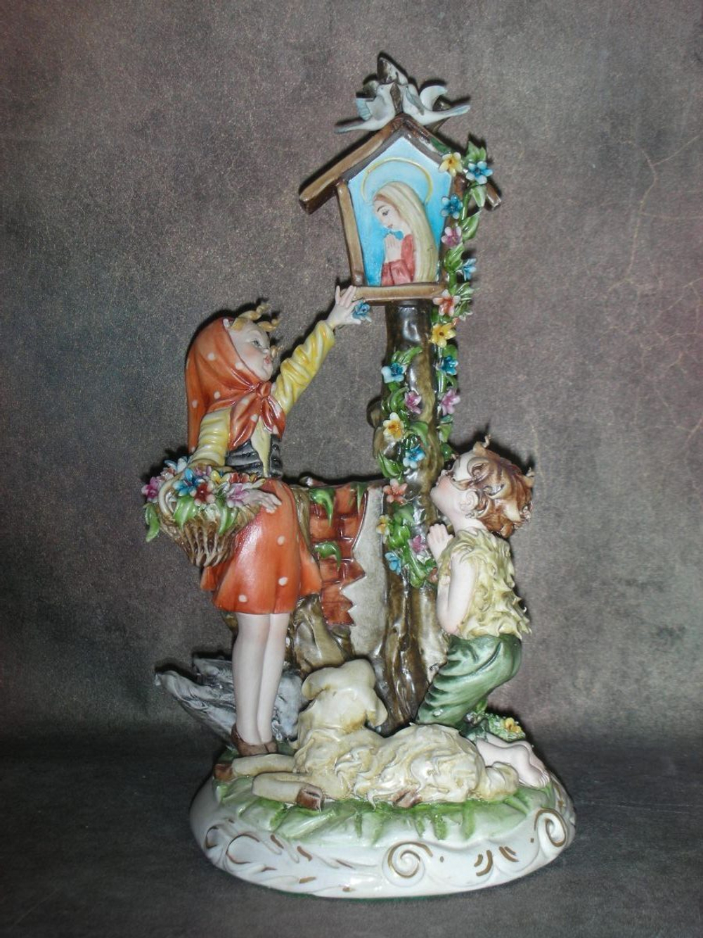Статуэтка. Фарфор. Молитва. Capodimonte. Италия