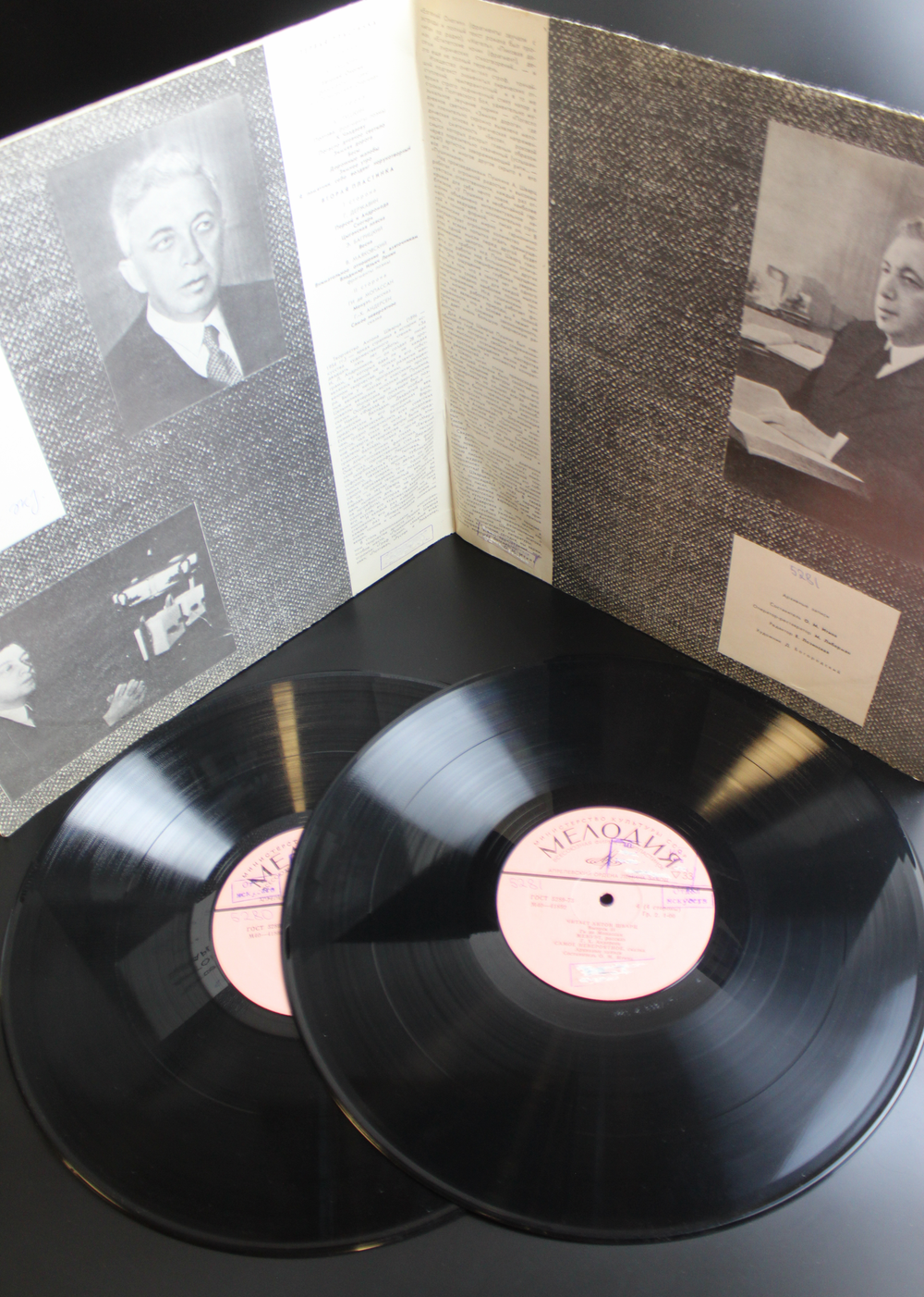 Комплект из 2 LP читает Антон Шварц выпуск II, А.Пушкин (Евгений Онегин, Полтава, К Чадаеву и др), Г.Державин , Э.Багрицкий , В. Маяковский и др, виниловые пластинки 12 дюймов, СССР