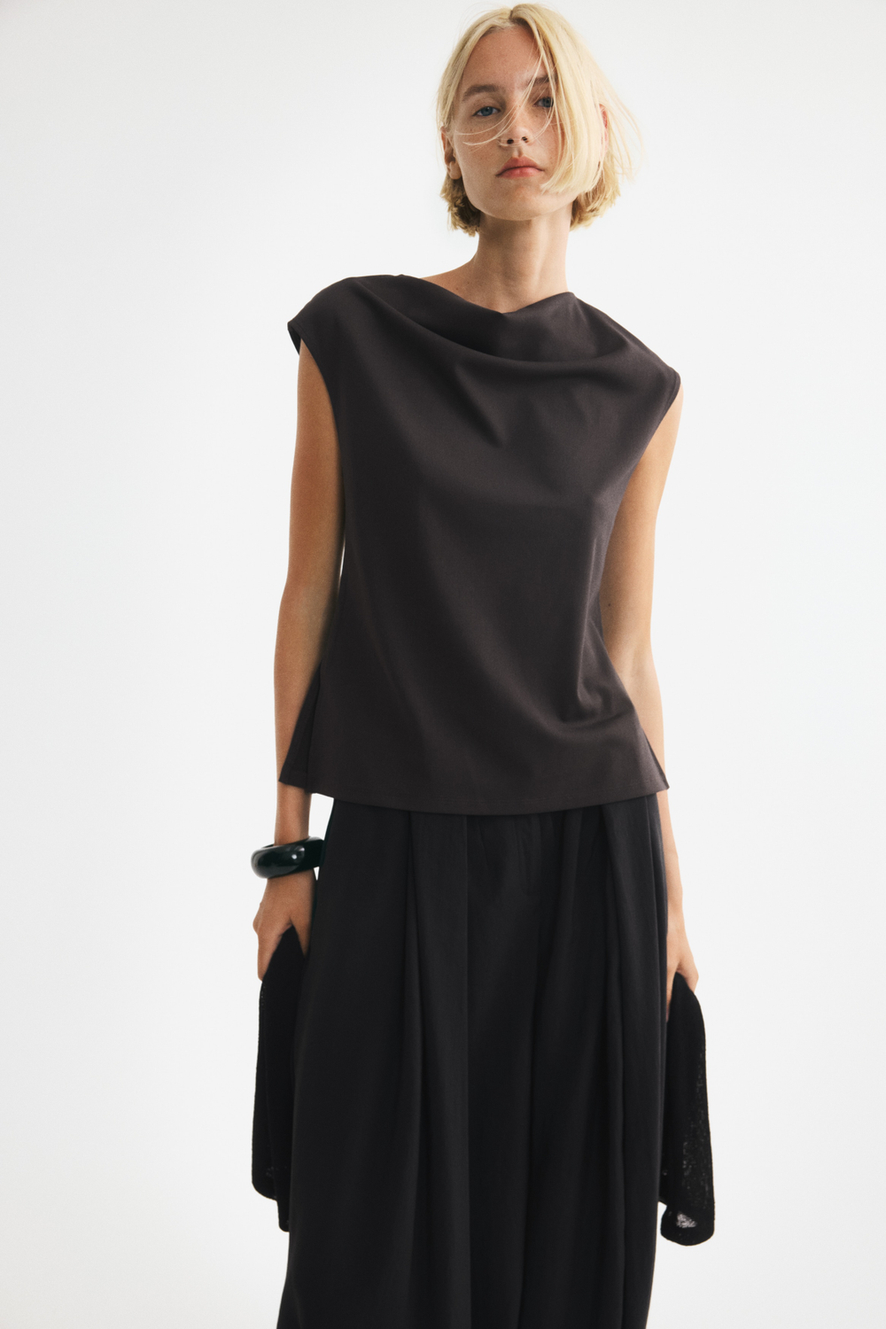 Топ из джерси с вырезом-качели — короткие рукава - H&M