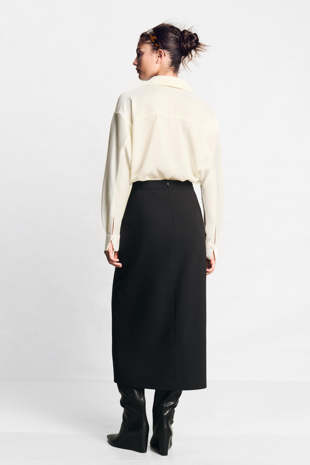 СТРУЯЩАЯСЯ РУБАШКА С ОБТЯНУТЫМИ ПУГОВИЦАМИ — ZARA