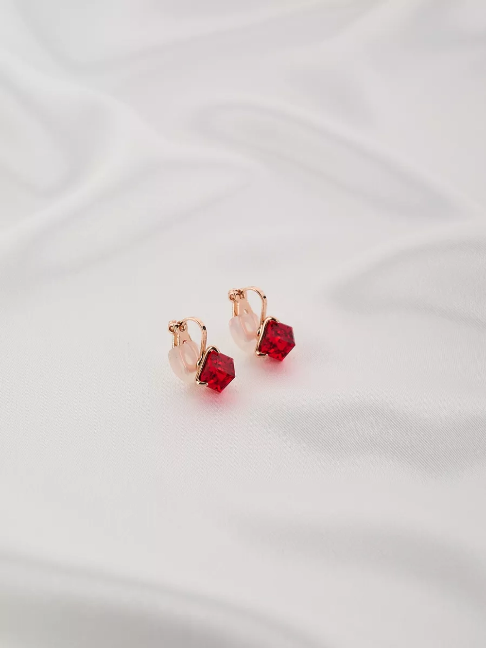 Клипсы Миражи с красными кристаллами Swarovski