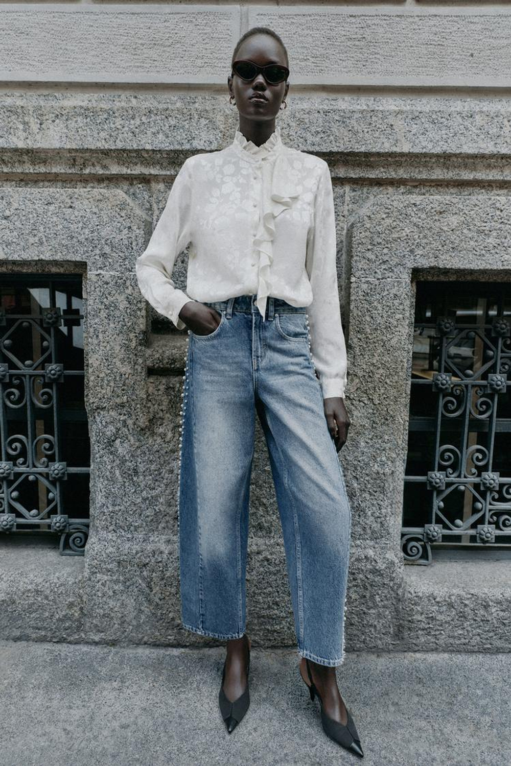 ZARA БЛУЗА С ЦВЕТОЧНЫМ ЖАККАРДОВЫМ УЗОРОМ И ВОЛАНАМИ, БЕЛЫЙ