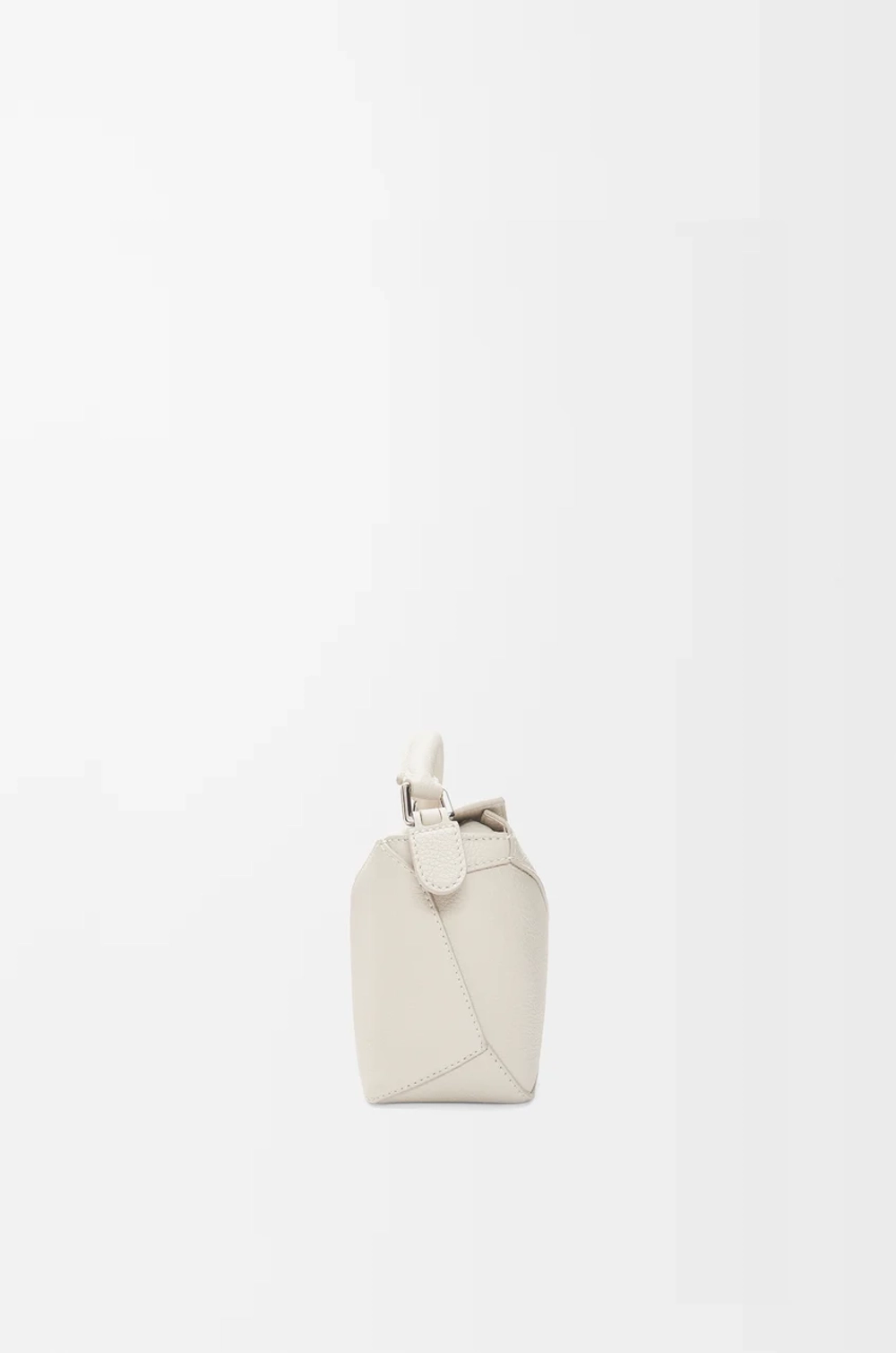 Loewe Мини-сумка Puzzle Edge из мягкой зернистой телячьей кожи, экрю