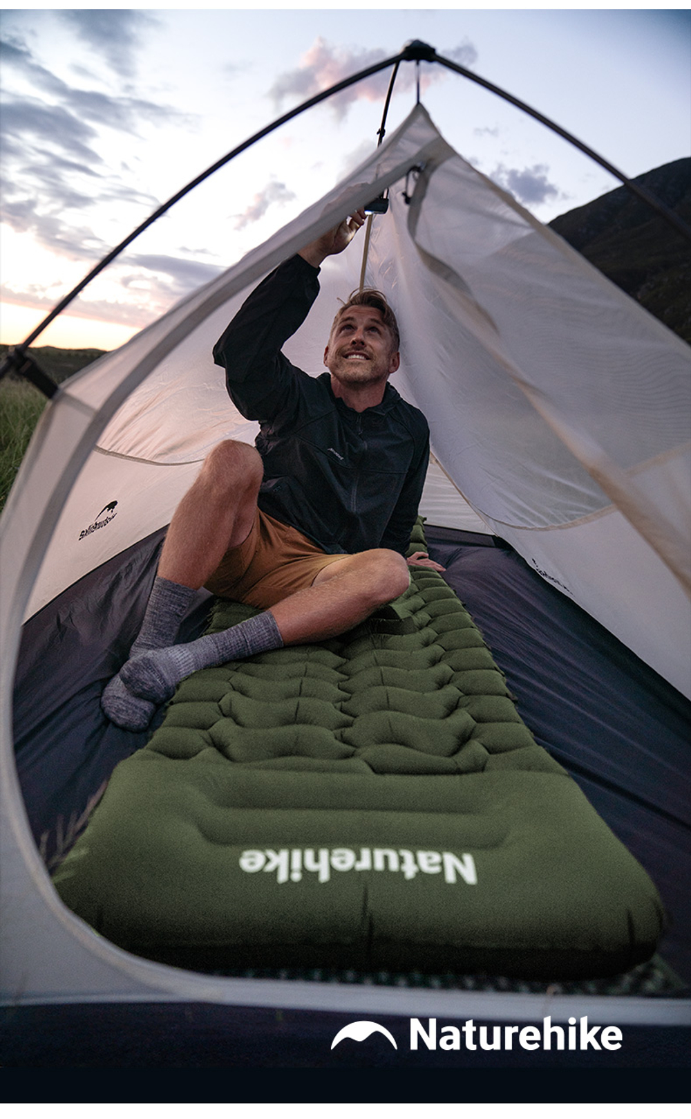 Коврик надувной Naturehike FC01 200х60х9,5 см, с подушкой