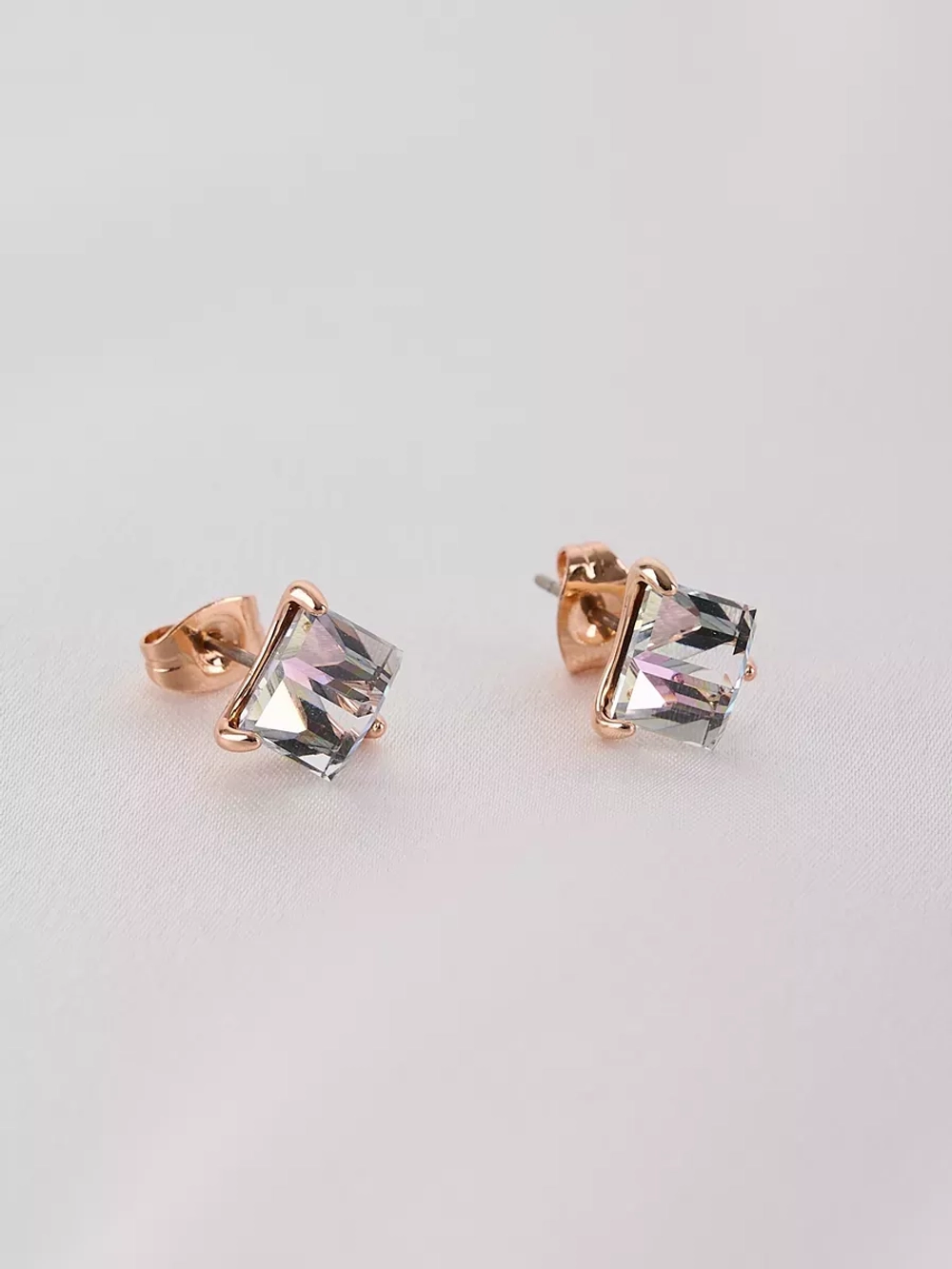 Серьги-гвоздики Миражи с сиреневыми кубиками Swarovski