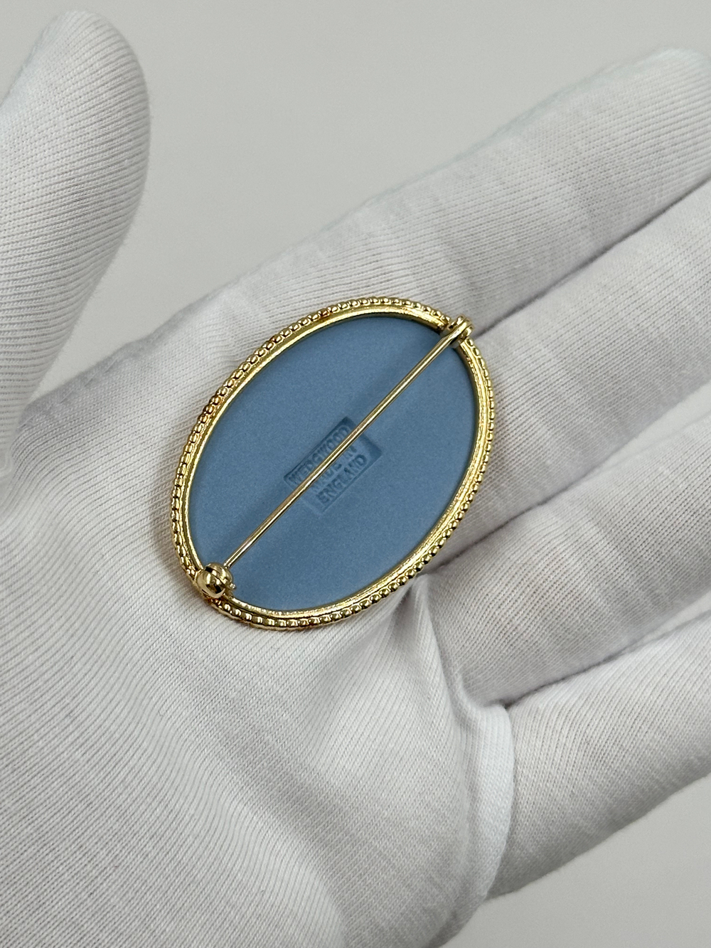 Брошь Wedgwood голубая