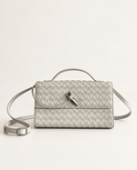 Bottega Veneta Andiamo Clutch, светло-серая, основной ракурс