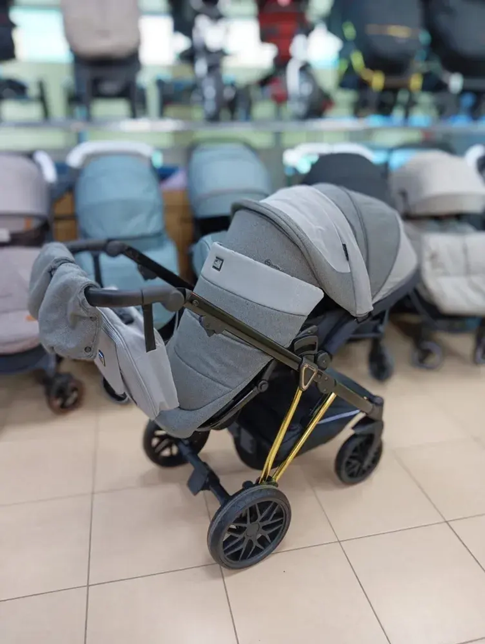 Детская коляска Luxmom F1 2в1 (серый, золотая рама)