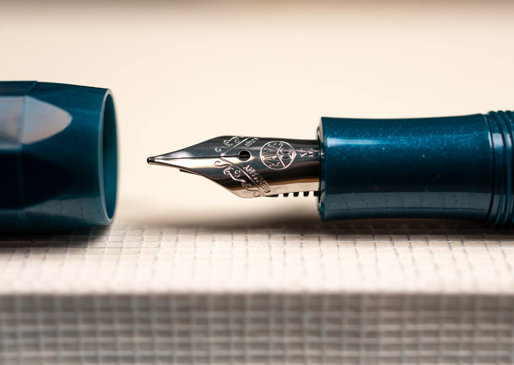Перьевая ручка Kaweco Toyama M 0,9мм пластиковый корпус Синий в картон.упак. (11000207)