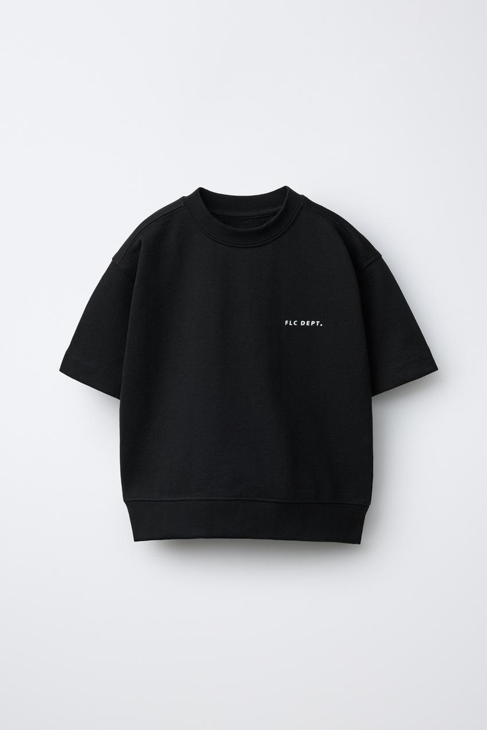 ZARA ТОЛСТОВКА С КОРОТКИМИ РУКАВАМИ И РЕЛЬЕФНОЙ НАДПИСЬЮ, ЧЕРНЫЙ