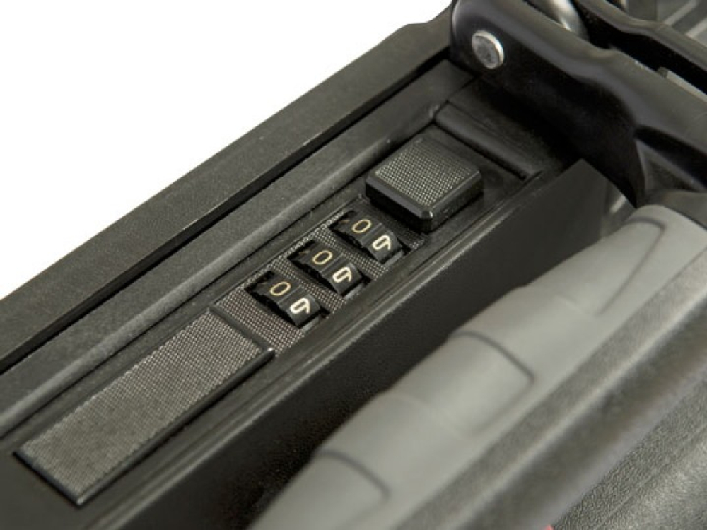 Защитный кейс для ноутбука Peli™ Protector 1495 черный с поропластом