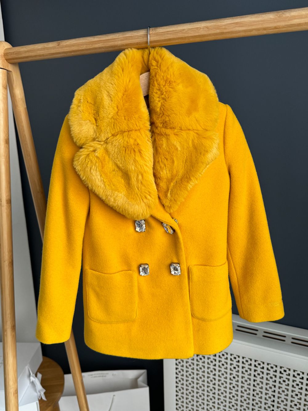 Шерстяное пальто Moschino, 110
