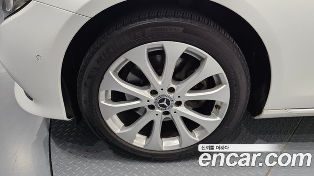 Mercedes-Benz E-Class E220d 4MATIC Exclusive — 2019